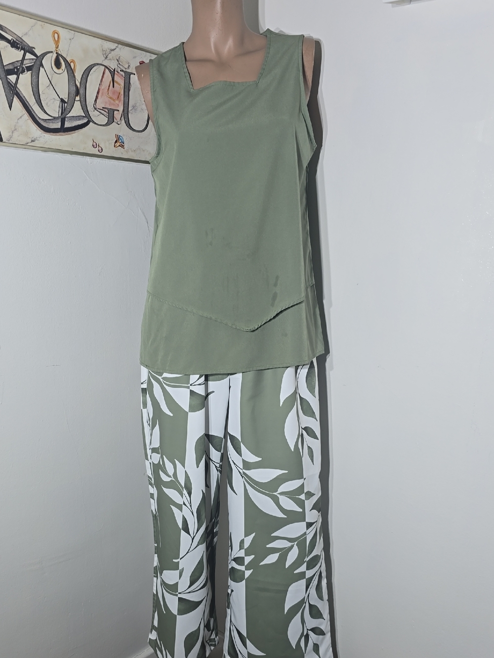 Womens Sage Green and White Elastic Waistband Beach Lounge Set Size Small